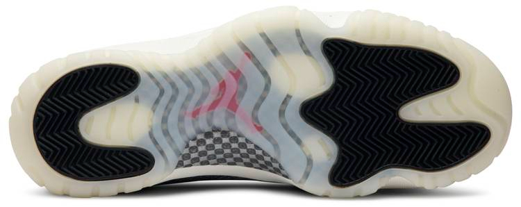 Retro Low 'Light Bone Snakeskin' CD6846-002