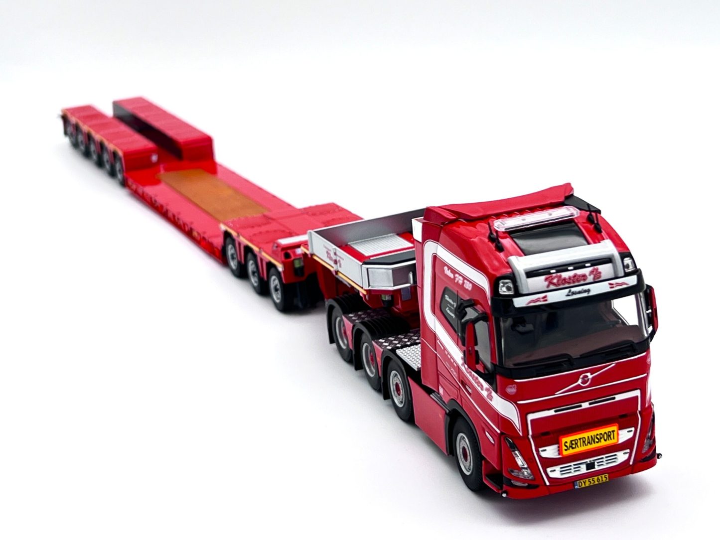 Volvo FH5 globetrotter xl 8×4 low loader with 3 axle dolly Kloster A/S WSI Truck Models