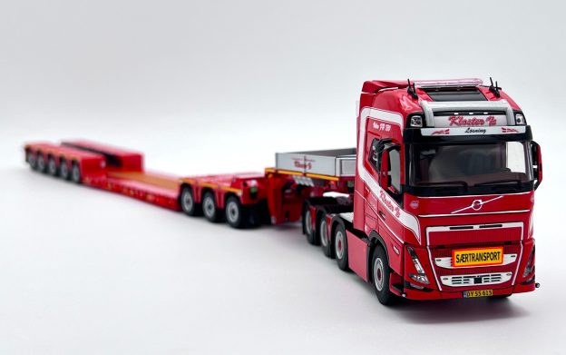 Volvo FH5 globetrotter xl 8×4 low loader with 3 axle dolly Kloster A/S WSI Truck Models