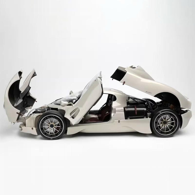 Pocher 1:8 Pagani Utopia Assembly Car