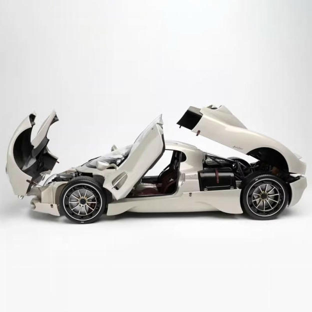 Pocher 1:8 Pagani Utopia Assembly Car