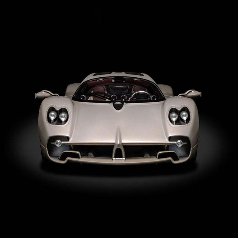 Pocher 1:8 Pagani Utopia Assembly Car