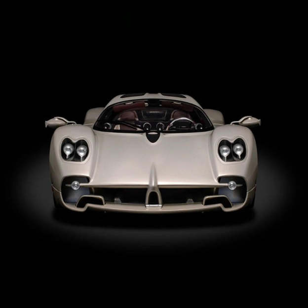 Pocher 1:8 Pagani Utopia Assembly Car