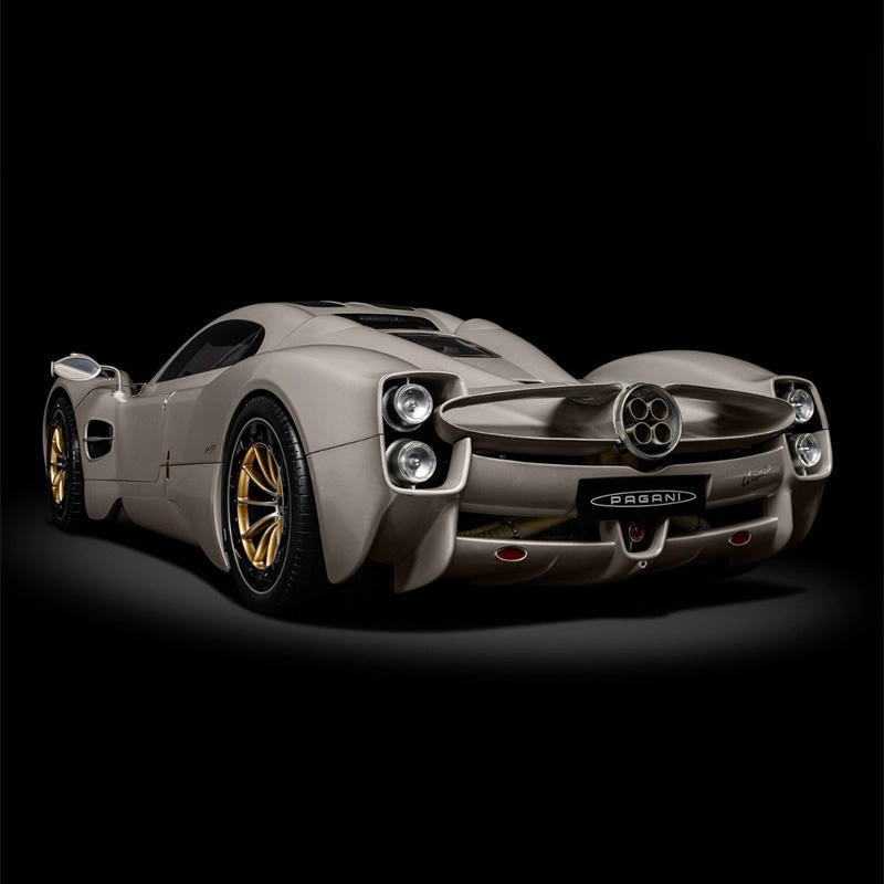 Pocher 1:8 Pagani Utopia Assembly Car