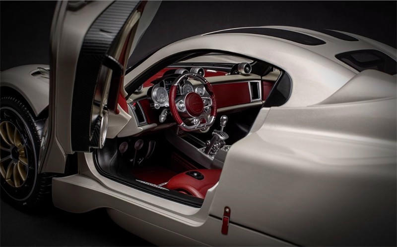 Pocher 1:8 Pagani Utopia Assembly Car