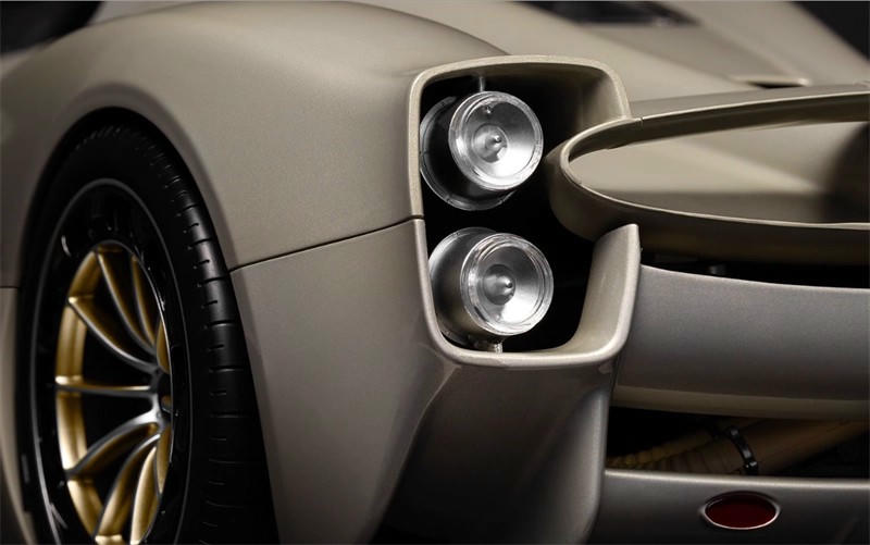 Pocher 1:8 Pagani Utopia Assembly Car