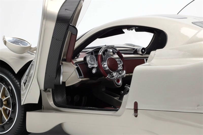 Pocher 1:8 Pagani Utopia Assembly Car