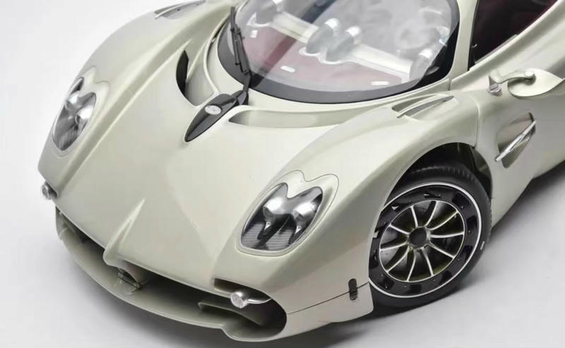 Pocher 1:8 Pagani Utopia Assembly Car