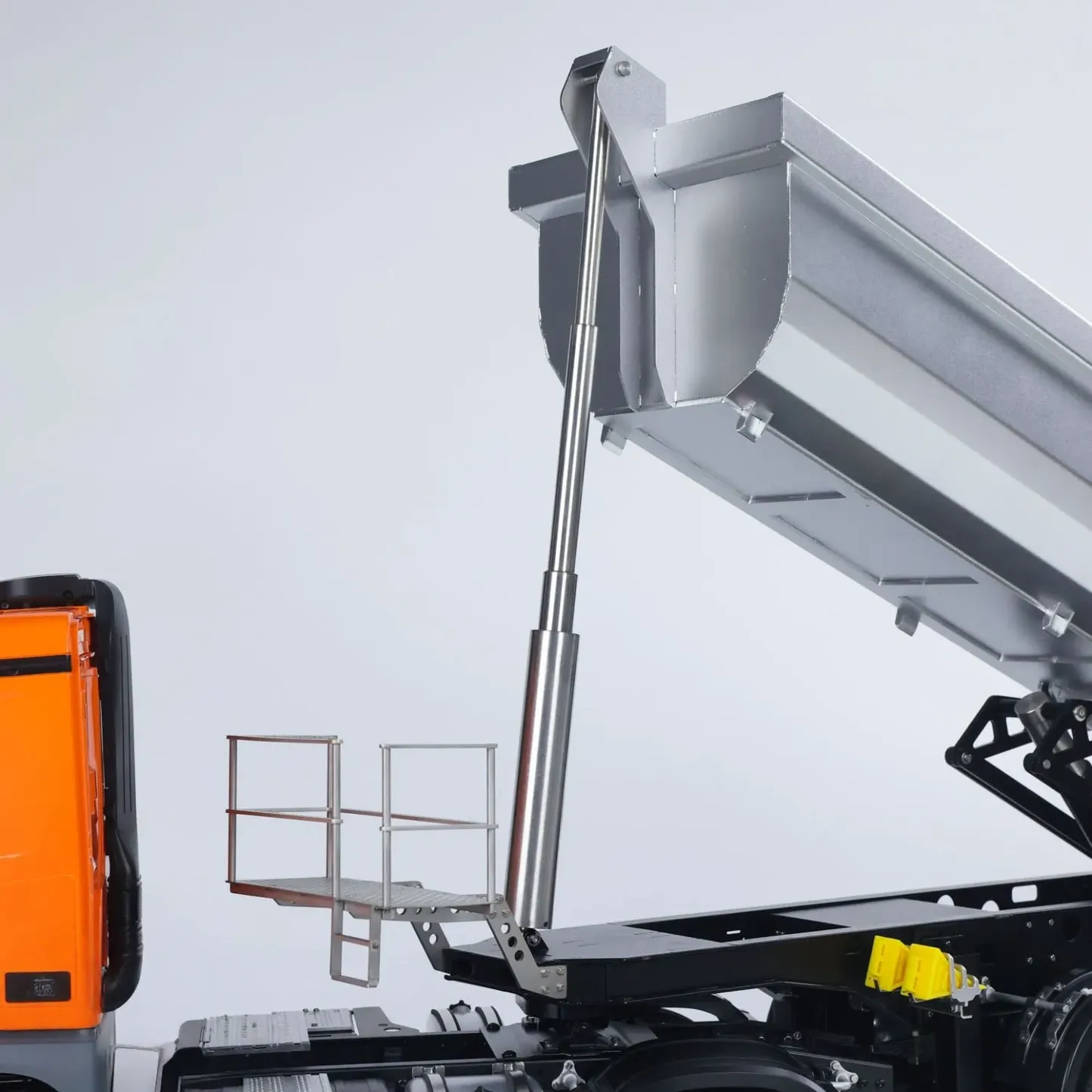 1/14 Scale 4X4 RC Tractor Truck