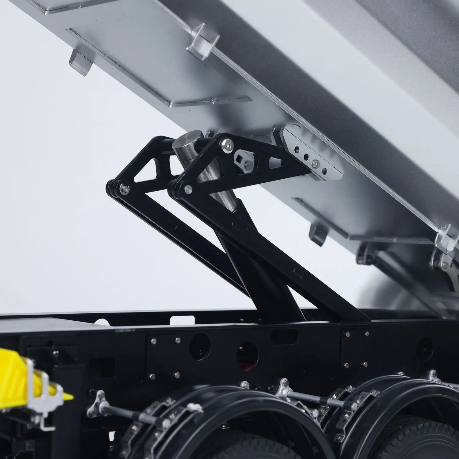 1/14 Scale 4X4 RC Tractor Truck