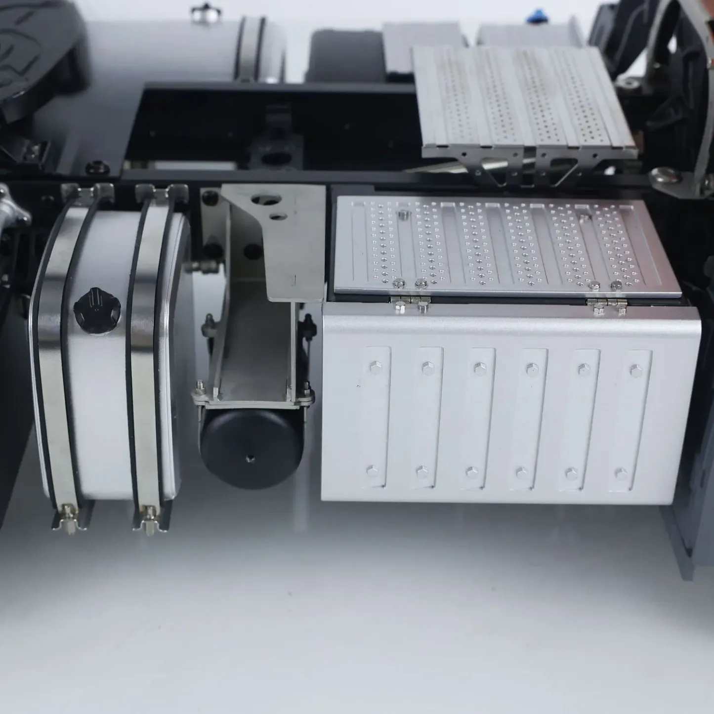 1/14 Scale 4X4 RC Tractor Truck