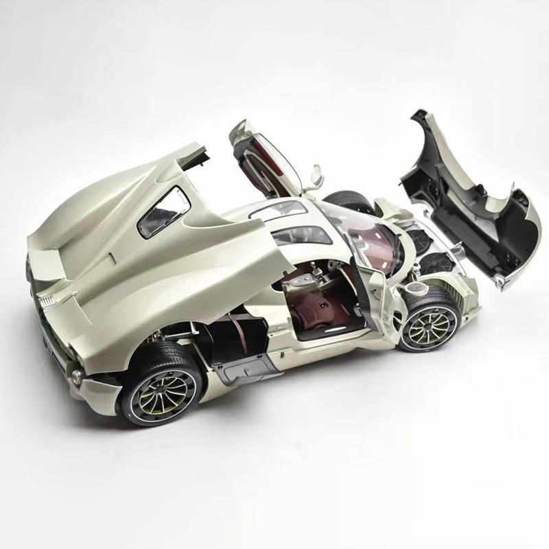 Pocher 1:8 Pagani Utopia Assembly Car
