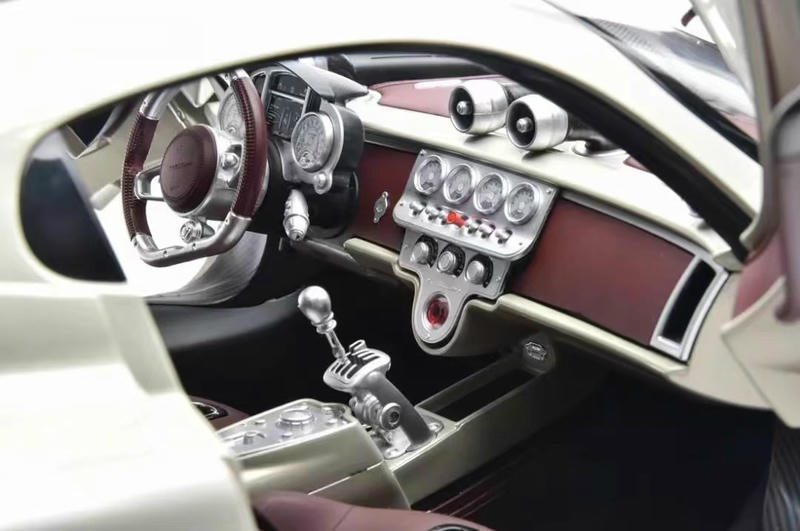 Pocher 1:8 Pagani Utopia Assembly Car