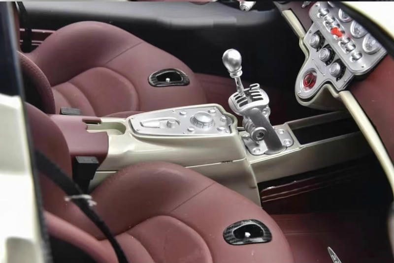 Pocher 1:8 Pagani Utopia Assembly Car