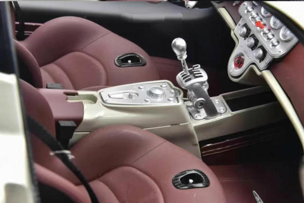 Pocher 1:8 Pagani Utopia Assembly Car