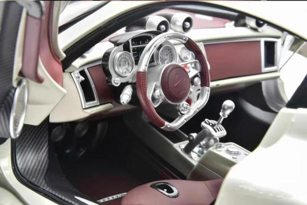 Pocher 1:8 Pagani Utopia Assembly Car