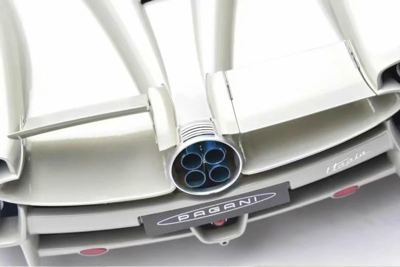 Pocher 1:8 Pagani Utopia Assembly Car