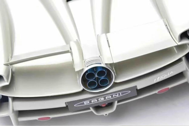 Pocher 1:8 Pagani Utopia Assembly Car