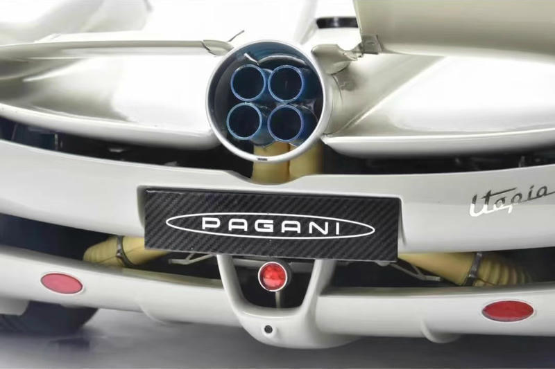Pocher 1:8 Pagani Utopia Assembly Car