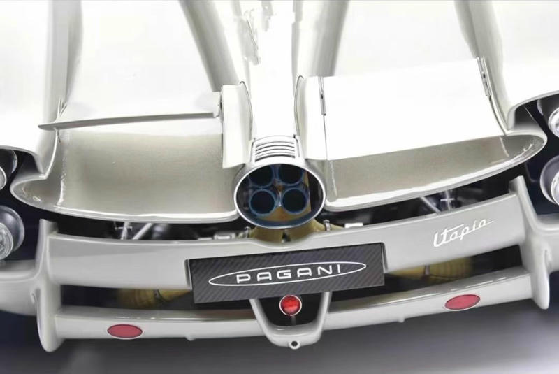 Pocher 1:8 Pagani Utopia Assembly Car