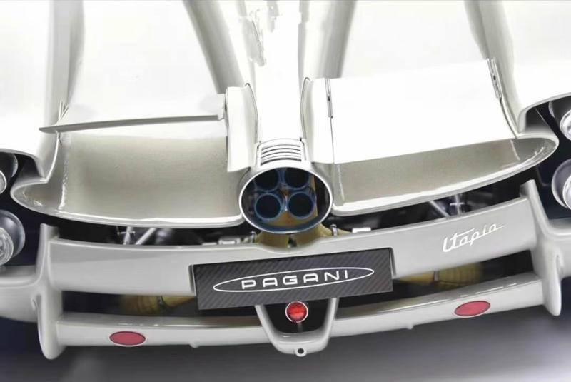 Pocher 1:8 Pagani Utopia Assembly Car