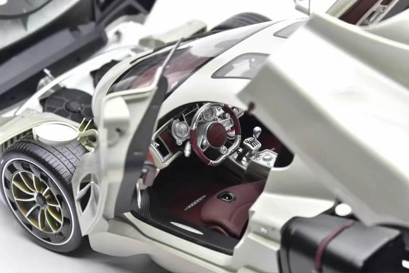 Pocher 1:8 Pagani Utopia Assembly Car