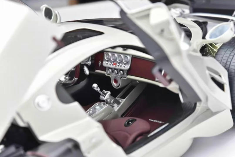 Pocher 1:8 Pagani Utopia Assembly Car