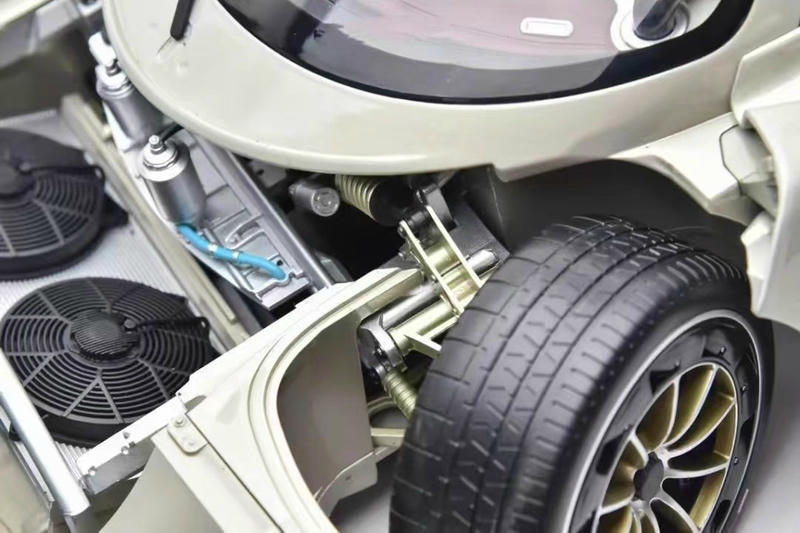 Pocher 1:8 Pagani Utopia Assembly Car