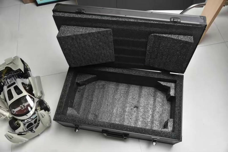 Pocher 1:8 Pagani Utopia Assembly Car