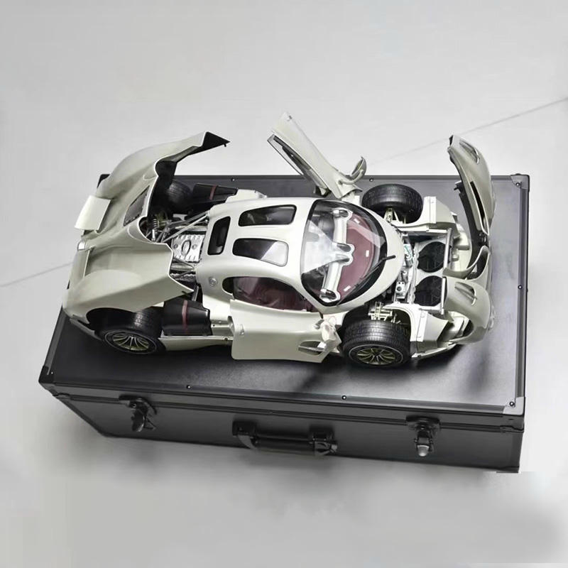 Pocher 1:8 Pagani Utopia Assembly Car