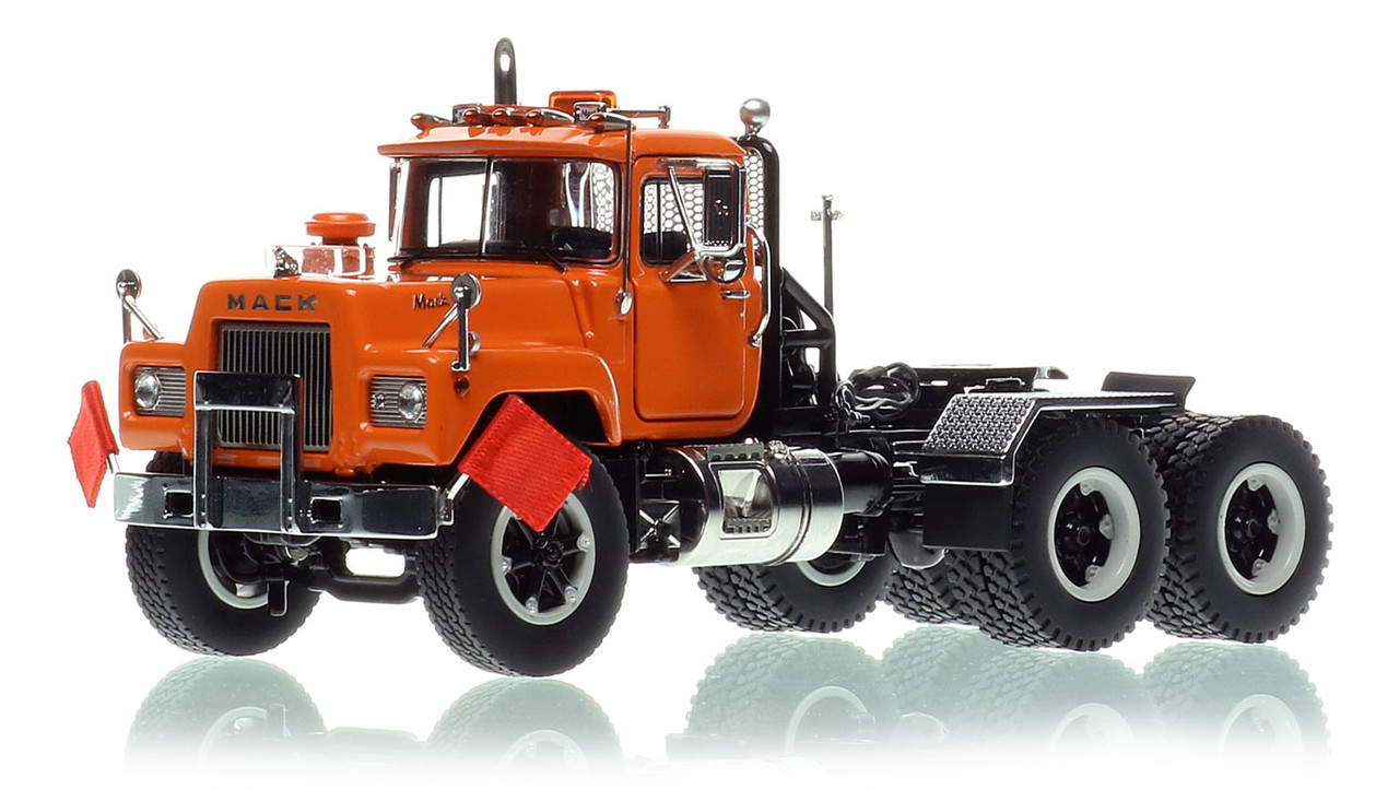 2010 Mack R600 Tandem Axle Tractor