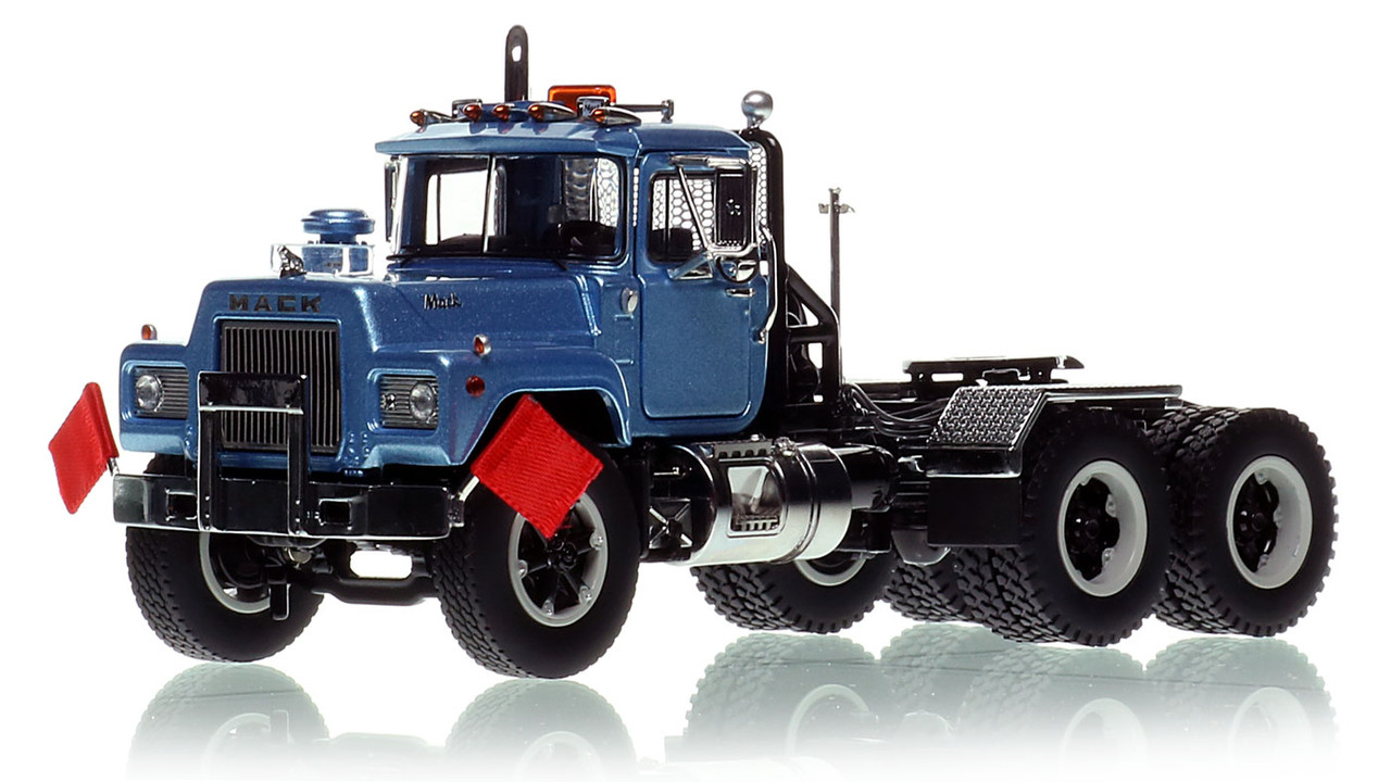 Mack R600 Tandem Axle Tractor
