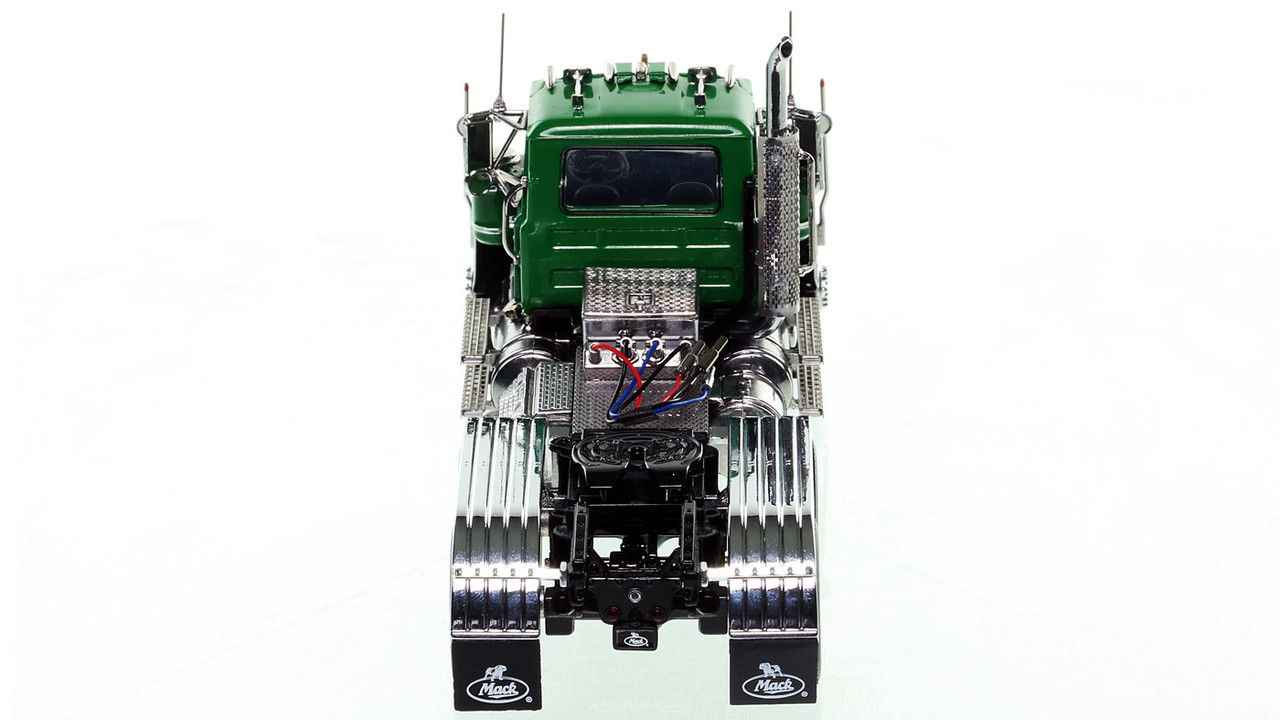 Mack Superliner Tandem Axle Tractor - Green 7733 over Black