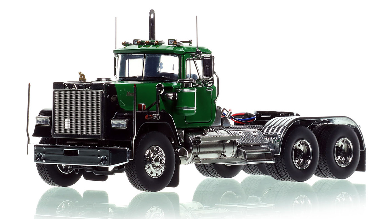 Mack Superliner Tandem Axle Tractor - Green 7733 over Black