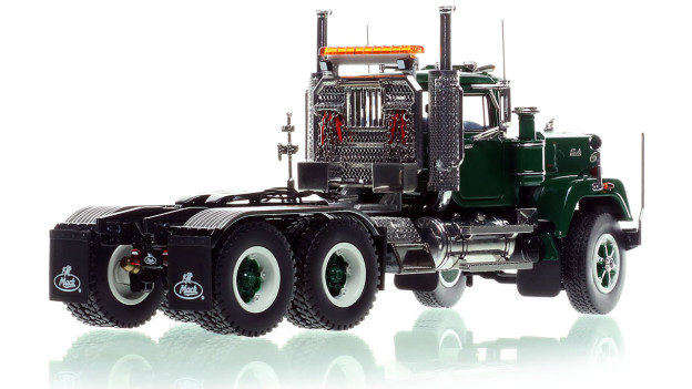Mack Superliner Heavy Spec Tandem Axle Tractor - Green 6005 over Black