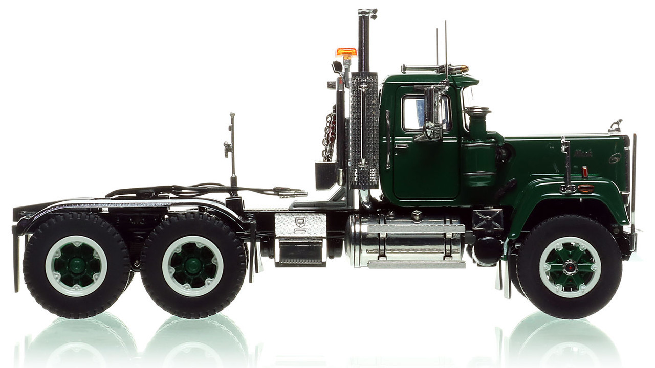 Mack Superliner Heavy Spec Tandem Axle Tractor - Green 6005 over Black
