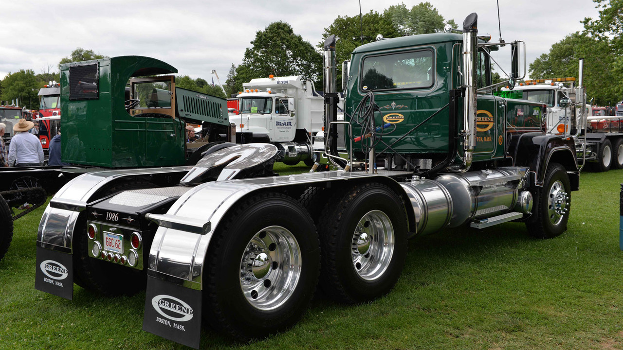 G. Greene Construction 1986 Mack Superliner Tandem Axle Tractor