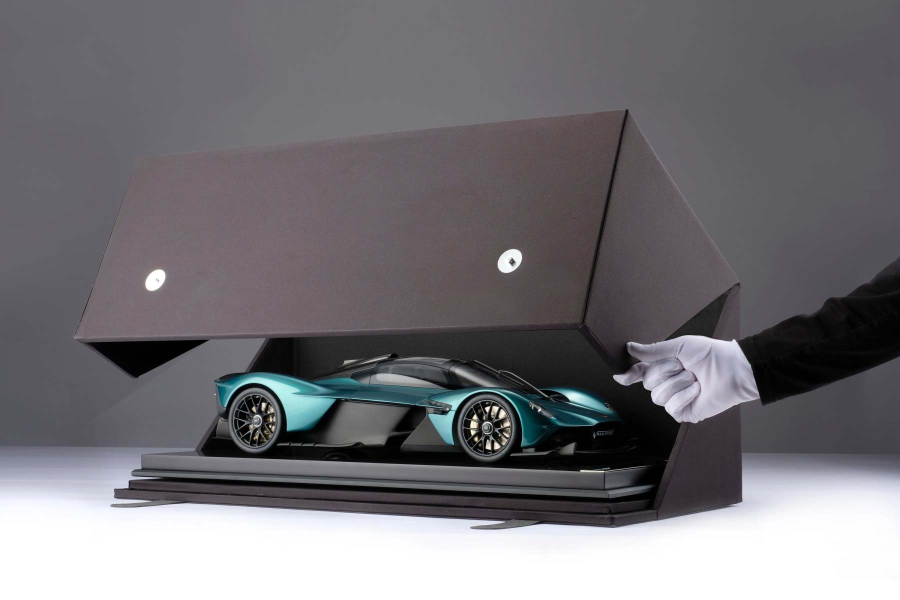 Aston Martin Valkyrie Spider (2023)