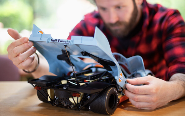 1:8 Scale Ultimate Porsche 917K Gulf Collection