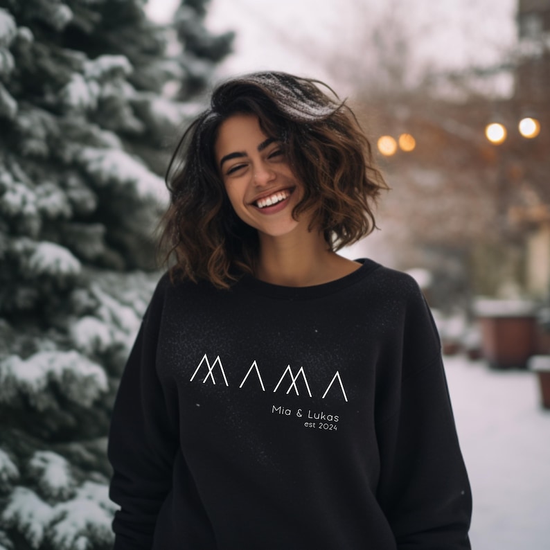 Mama hoodie personalized with name and year, mom t-shirt gift, expectant mom announcement, Mother's Day, mother sweater