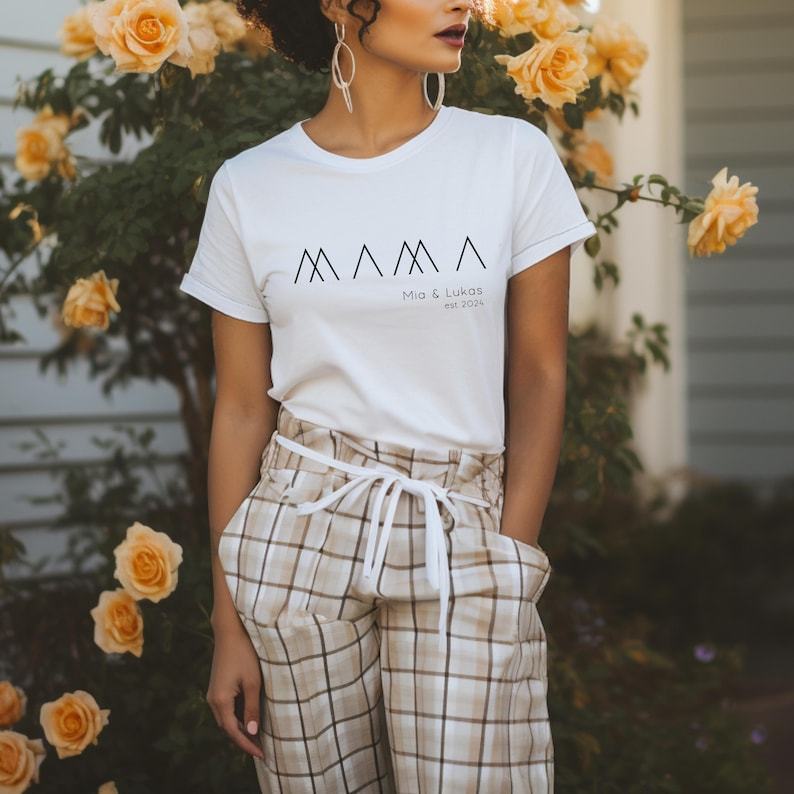 Mama hoodie personalized with name and year, mom t-shirt gift, expectant mom announcement, Mother's Day, mother sweater