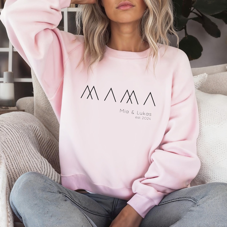 Mama hoodie personalized with name and year, mom t-shirt gift, expectant mom announcement, Mother's Day, mother sweater