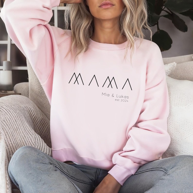 Mama hoodie personalized with name and year, mom t-shirt gift, expectant mom announcement, Mother's Day, mother sweater