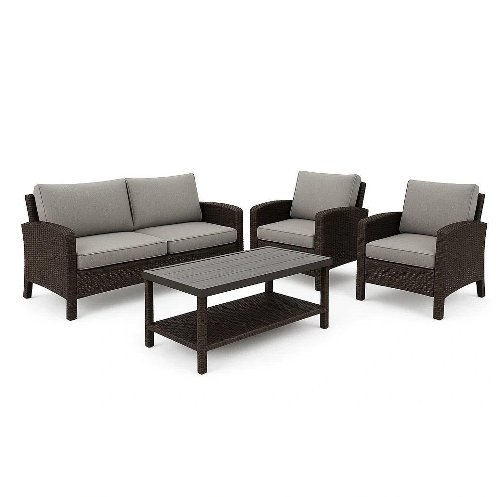 Set salotto in rattan marrone con divano, poltrone e tavolino con cuscini grigi