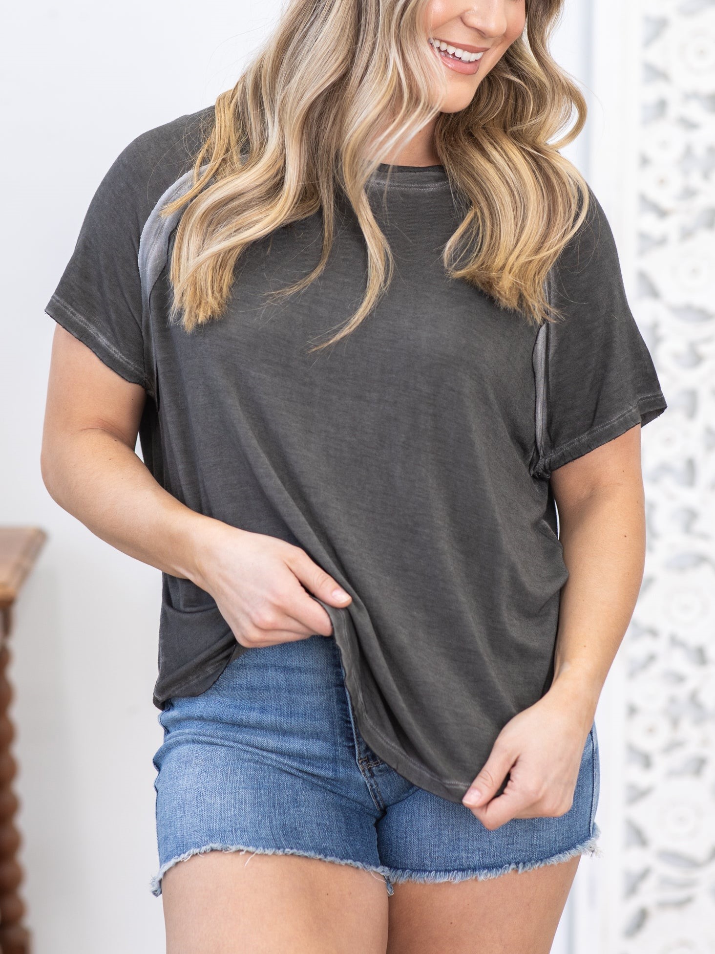 Overszied Short Sleeve Hi-Low Hem Relaxed Tee