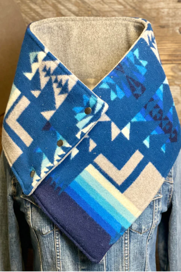 Western Mountain Pattern Warm Neck Hood