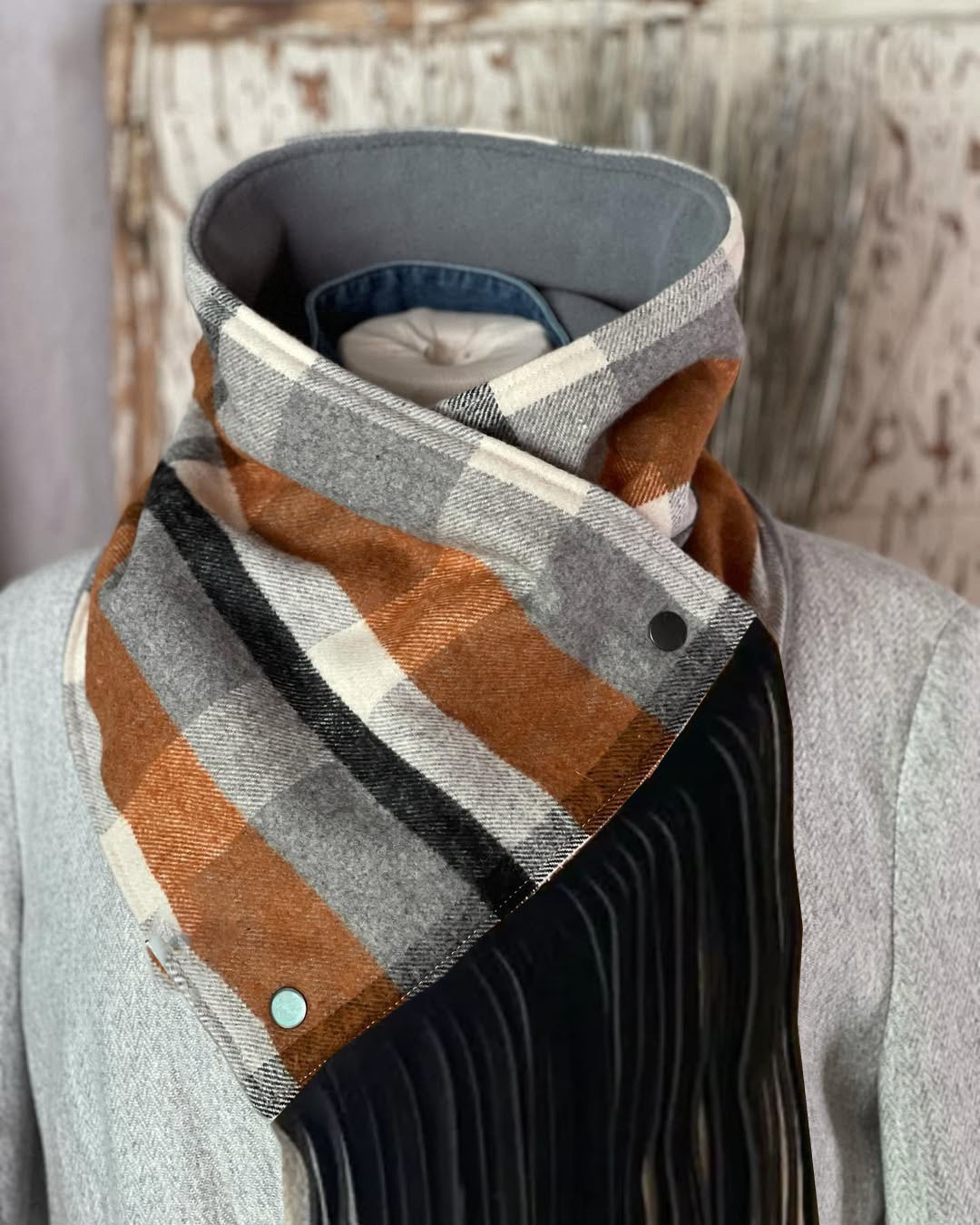 Western-style fringed scarf - plaid pattern