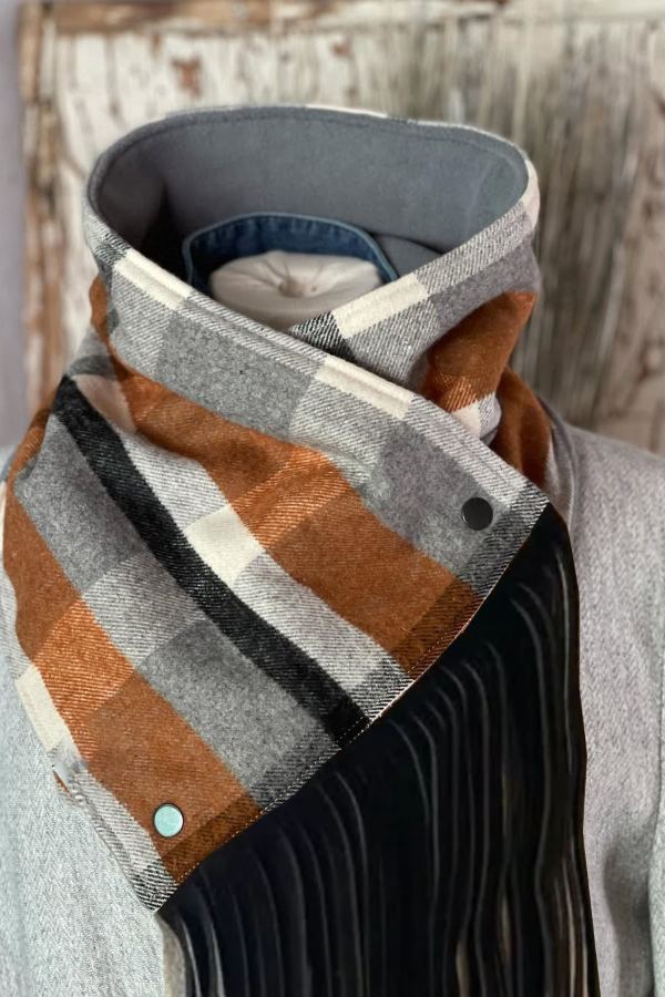 Western-style fringed scarf - plaid pattern