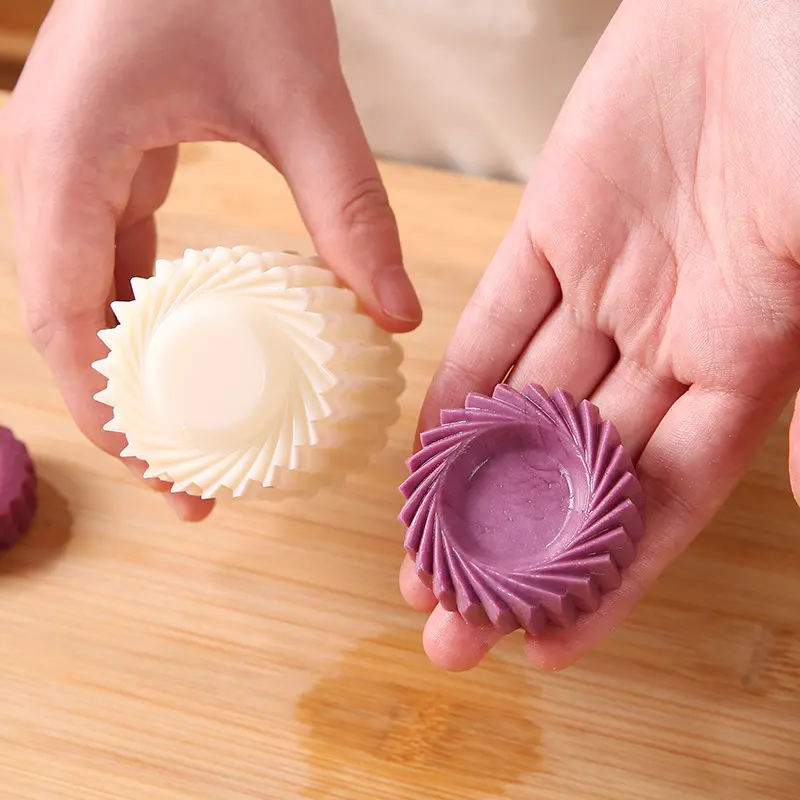 Sunflower-Patterned Round Hand-Press Mooncake Mold, French-Style Lace Pastry Mold