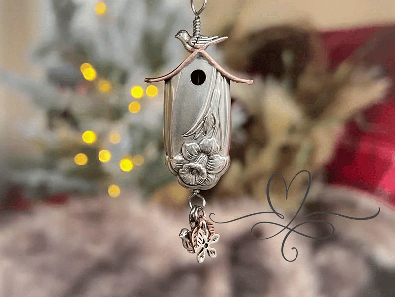 🔥⏰✨The 1951 "Magnolia" Birdhouse Necklace